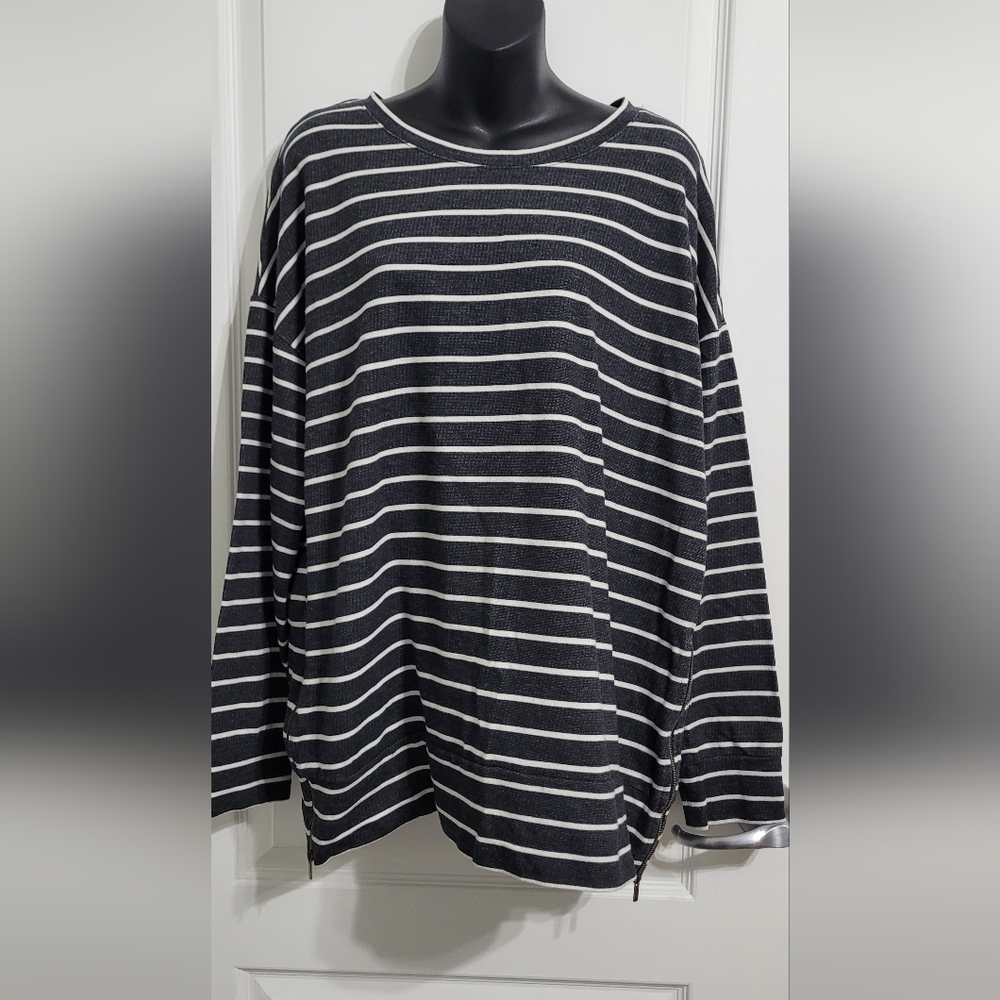 Danskin Lifewear Grey/White Striped Long-sleeved Top Size XL
